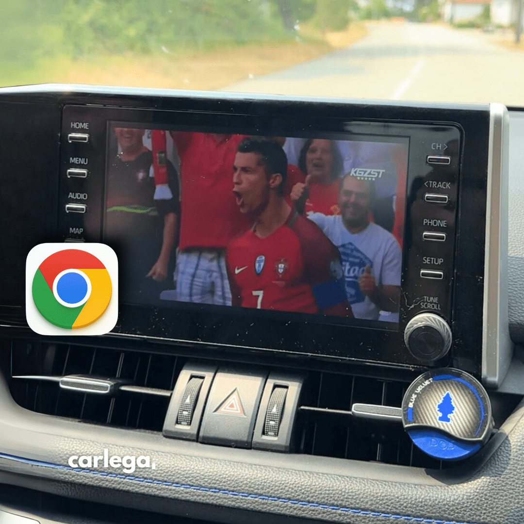 Jogo de futebol a passar no ecrã original do carro através da Smart Box Carlega