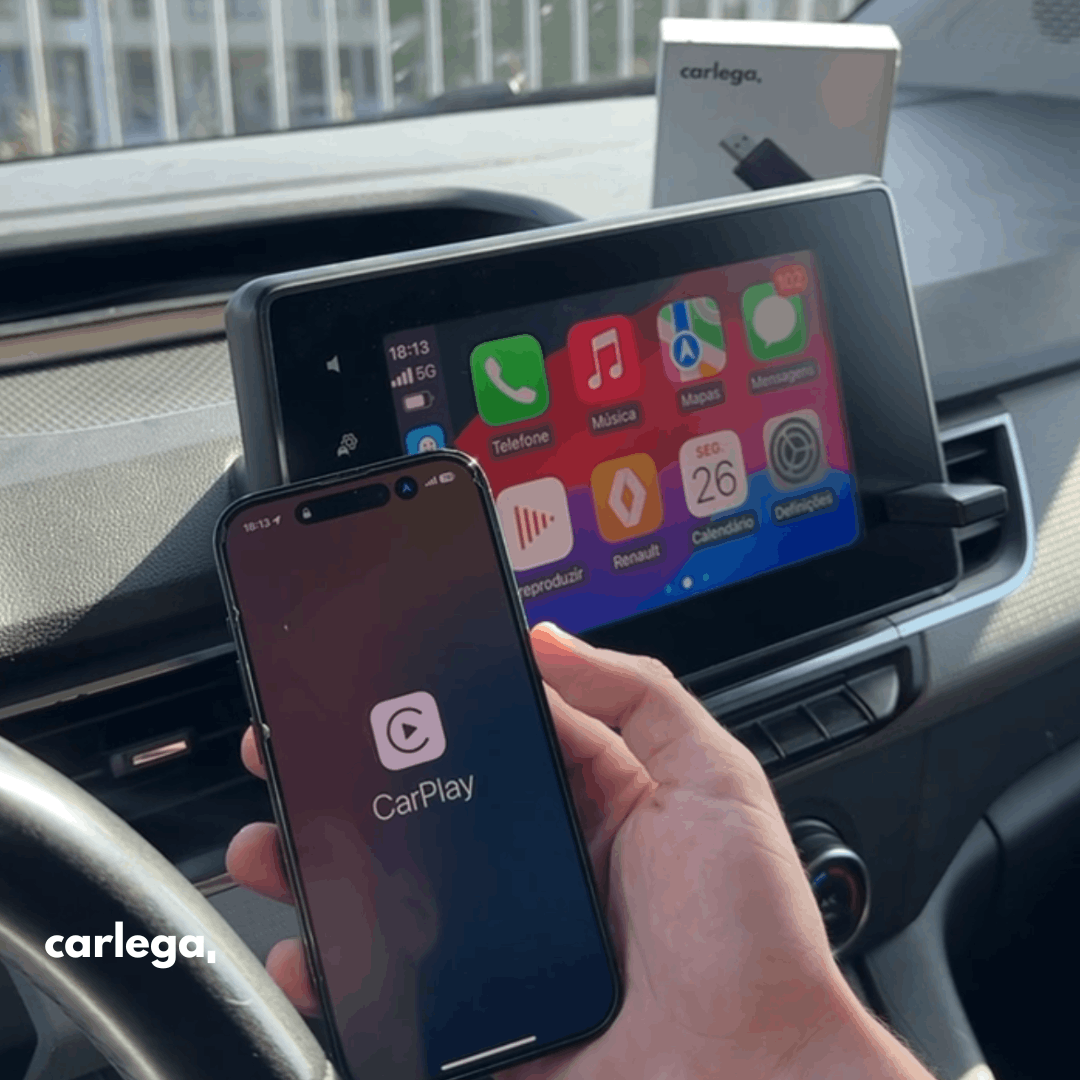 Telemóvel a ligar-se ao CarPlay no ecrã de um Toyota através da Pen Carlega